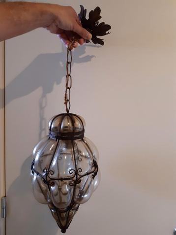 PRACHTIGE ANTIEKE VENICIAANSE HANGLAMP MET MONDGEBLAZEN GLAS beschikbaar voor biedingen