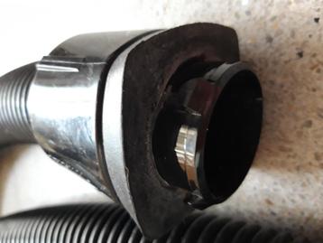 NILFISK STOFZUIGSLANG EN BORSTEL beschikbaar voor biedingen