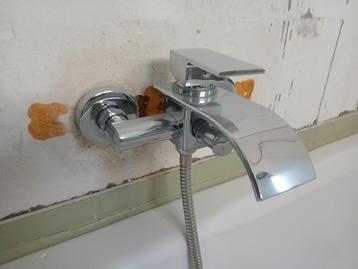 2 Design badkamerkranen   beschikbaar voor biedingen