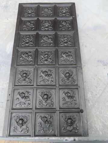 Plaque de cheminée décorée en fonte  beschikbaar voor biedingen