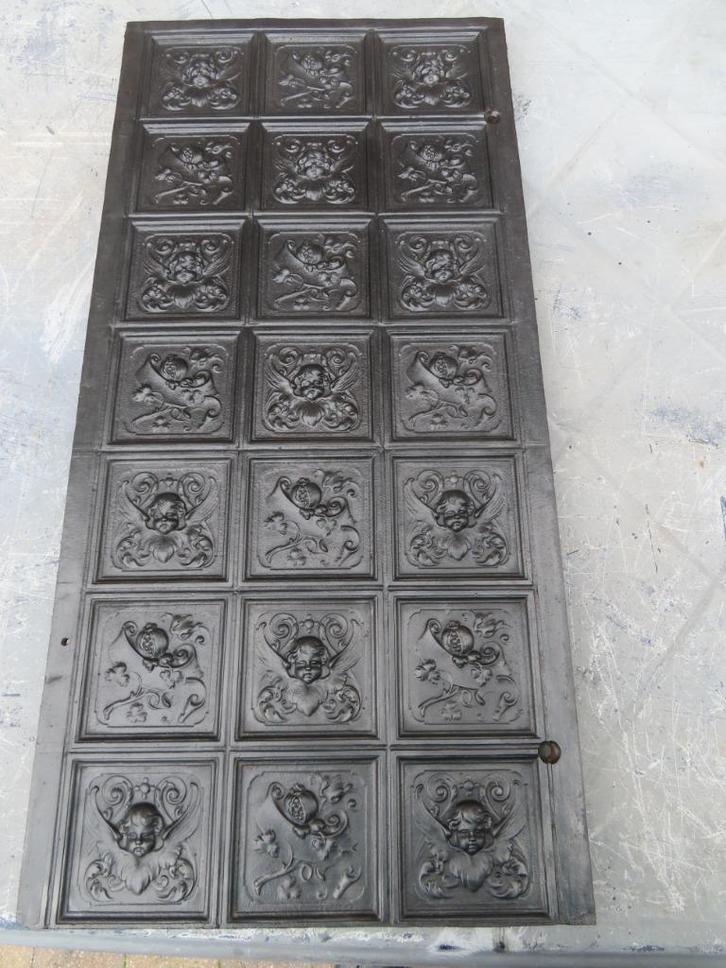 Plaque de cheminée décorée en fonte, Huis en Inrichting, Haarden, Gebruikt, Overige soorten, Ophalen