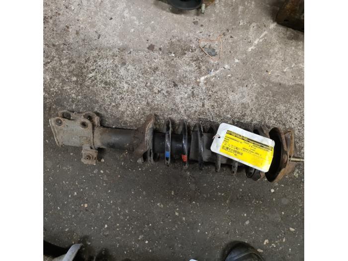 Schokdemperpoot rechts-voor van een Mazda Demio, Auto-onderdelen, Ophanging en Onderstel, Mazda, Gebruikt, 3 maanden garantie