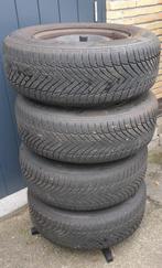 4 pneus d'hiver 215/65R15 avec jantes et support - moins de, Autos : Pièces & Accessoires, Pneus & Jantes, 15 pouces, Pneus et Jantes