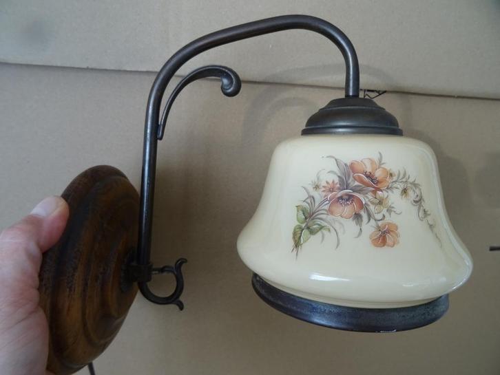 Vintage wandlamp met opaline glas opaline glazen wandlamp, Antiek en Kunst, Curiosa en Brocante, Ophalen of Verzenden