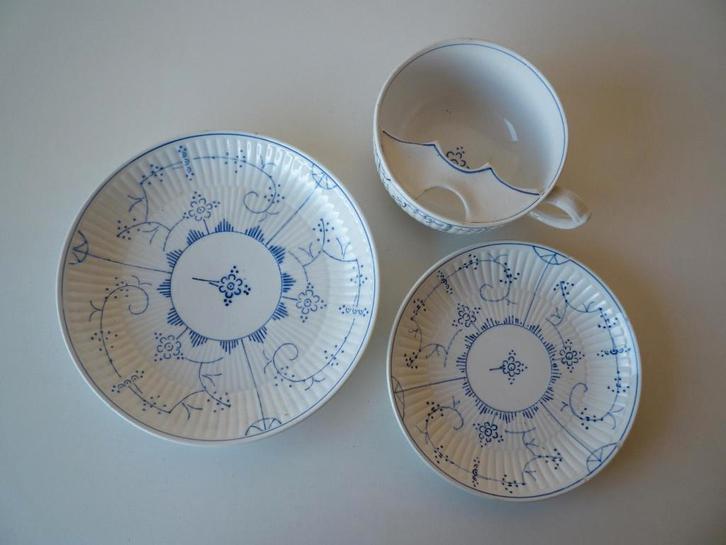 Set à déjeuner complet pour moustachu, Antiquités & Art, Antiquités | Services (vaisselle) complet, Enlèvement ou Envoi