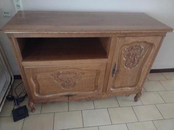 Televisie kast beschikbaar voor biedingen