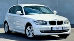 BMW 116i Sporthatch - 124DKM - Automaat, Auto's, Euro 5, Zwart, 4 cilinders, Wit