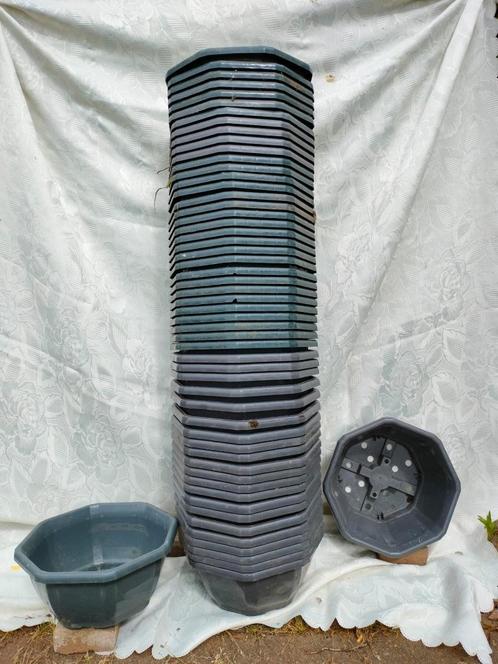 Hoekige plastieken plantenschotels 23 cm, Tuin en Terras, Bloempotten, Zo goed als nieuw, Kunststof, Binnen, Balkon, Tuin, Minder dan 40 cm