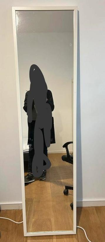 Spiegel beschikbaar voor biedingen