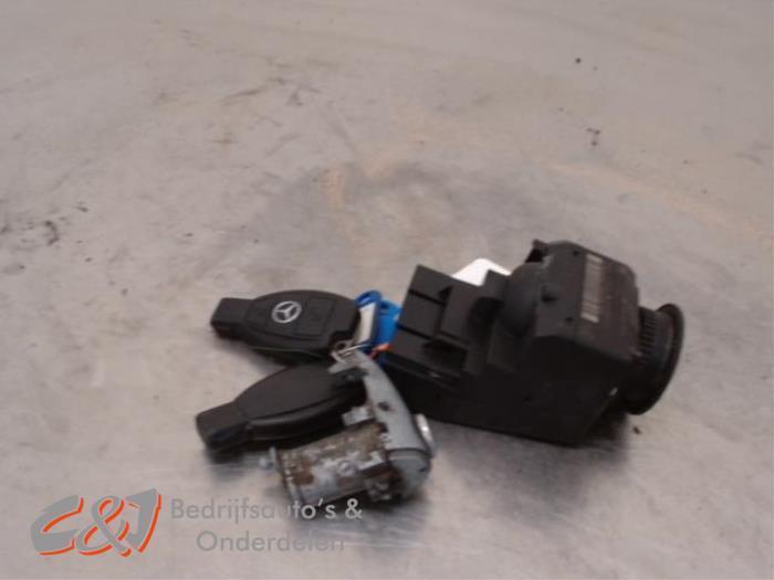 Serrure de contact + clé d'un Mercedes Sprinter, Autos : Pièces & Accessoires, Autres pièces automobiles, Mercedes-Benz, Utilisé