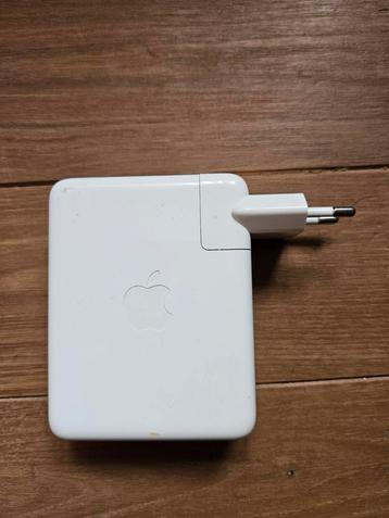 Apple 140W snellader beschikbaar voor biedingen