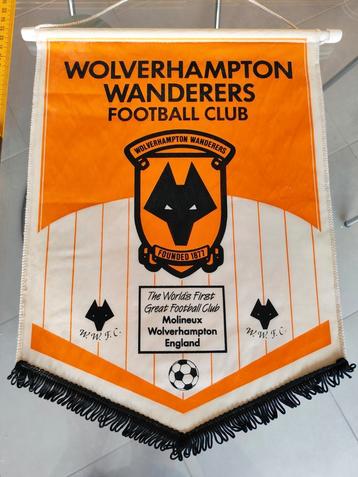 1990s Wolverhampton Wanderers sublieme vintage vaandel beschikbaar voor biedingen