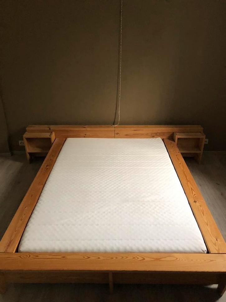 Lit complet + table de nuit, Huis en Inrichting, Slaapkamer | Bedden, Zo goed als nieuw, Tweepersoons, 140 cm, 200 cm, Hout, Beige