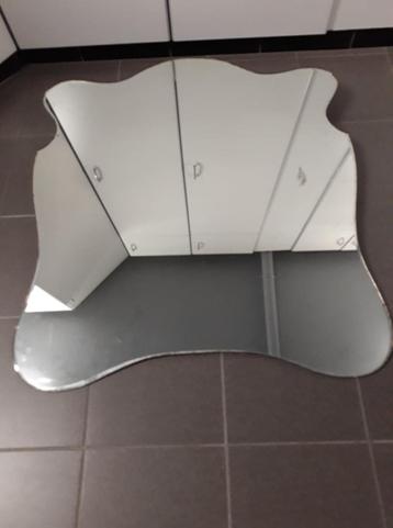 Vintage spiegel beschikbaar voor biedingen