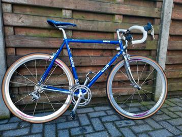 Racefiets gios nieuwstaat. beschikbaar voor biedingen