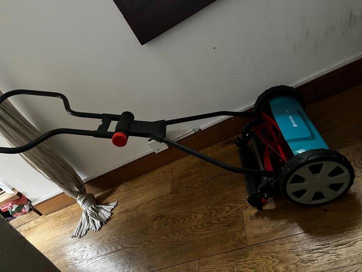 Grasmaaier Gardena 330, Tuin en Terras, Grasmaaiers, Zo goed als nieuw, Handgrasmaaier, 30 t/m 39 cm, Kooimesmaaier, Ophalen