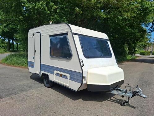 Mooie adria caravan mtm 750kg, Caravans en Kamperen, Caravans, Particulier, Treinzit, Adria, Vast bed, Koelkast, Openslaande ramen