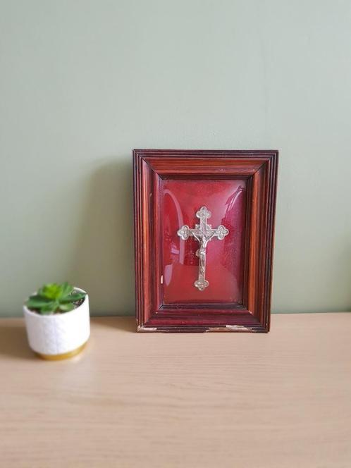 Cadre avec croix crucifix religieux ancien vintage, Antiquités & Art, Antiquités | Objets religieux, Enlèvement ou Envoi