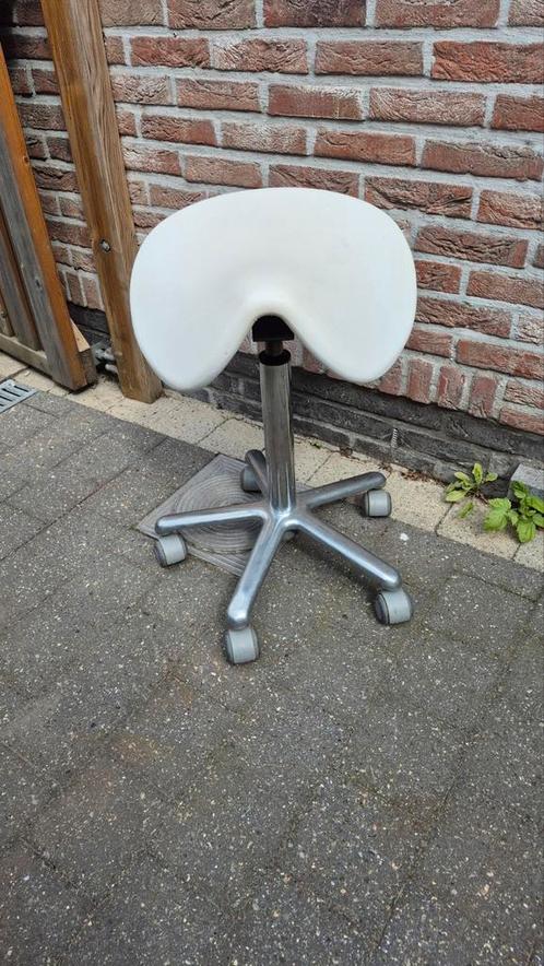 Kruk met opgezadelde stoel., Huis en Inrichting, Krukjes, Zo goed als nieuw, In hoogte verstelbaar, Ophalen