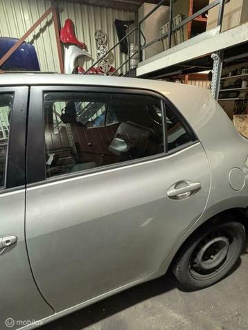 Achterdeur links origineel linksachter Toyota Auris I beschikbaar voor biedingen