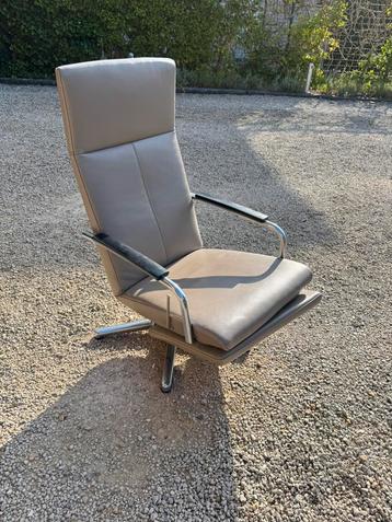 Relaxzetel design in leder !, Enlèvement, Comme neuf