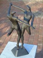modern bronzen kunstbeeld op een bronzen sokkel., Tuin en Terras, Ophalen, Nieuw