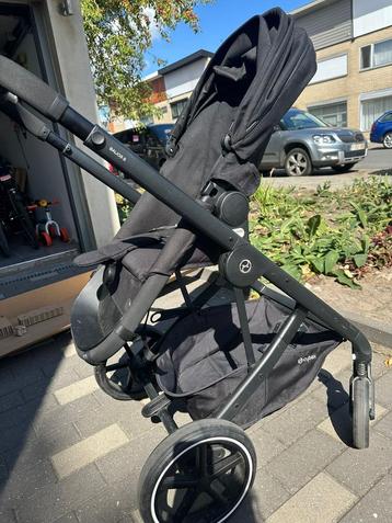 Volledige kinderwagen beschikbaar voor biedingen