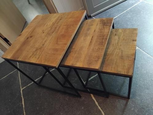 salontafelset 3 delig mango hout en zwart staal, Huis en Inrichting, Tafels | Salontafels, Zo goed als nieuw, Ophalen