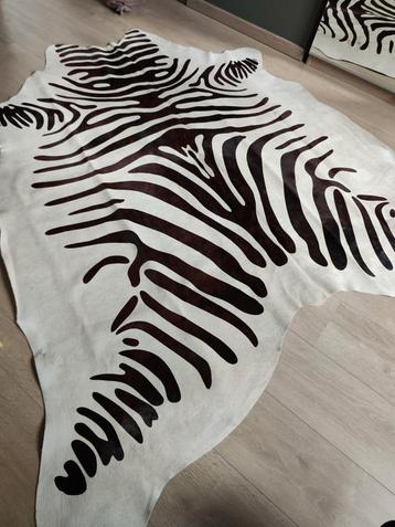 Tapijt van zebravel beschikbaar voor biedingen