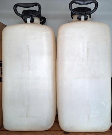 Waterbussen 25 liter - 2 stuks beschikbaar voor biedingen