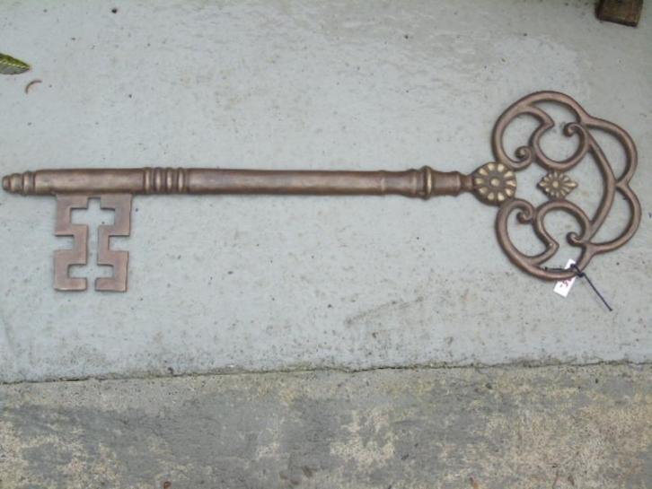 standbeeld van een grote bronzen sleutel... wandfronton, Tuin en Terras, Tuinwanddecoratie, Nieuw, Ophalen