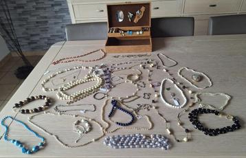  Lot de bijoux : colliers, bracelets, boucles d'oreille, etc beschikbaar voor biedingen