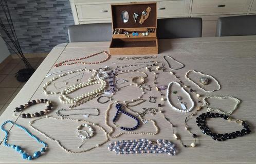 Lot de bijoux : colliers, bracelets, boucles d'oreille, etc, Antiek en Kunst, Curiosa en Brocante, Ophalen