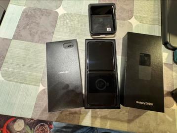 Samsung Galaxy Z flip 5 (8GB/256GB-Graphite) beschikbaar voor biedingen
