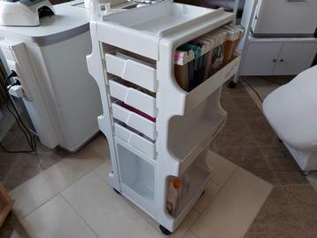 Depilève mobiele werktafel trolley  disponible aux enchères