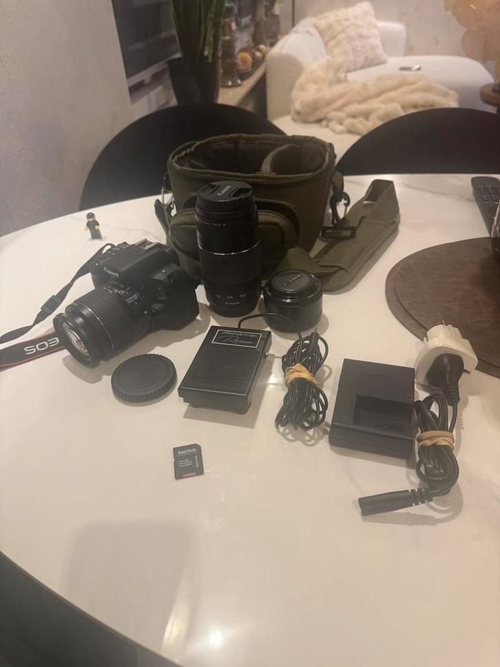 Canon eos 200d + 3 lenzen , 2 sd kaarten …, Audio, Tv en Foto, Fotocamera's Analoog, Zo goed als nieuw, Ophalen