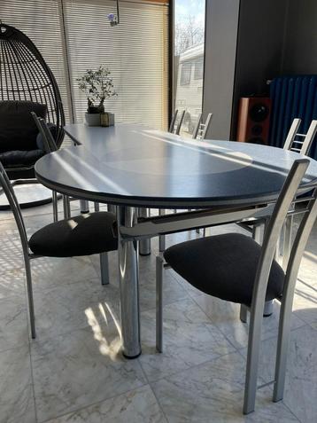 Corian tafel - 9 stoelen beschikbaar voor biedingen