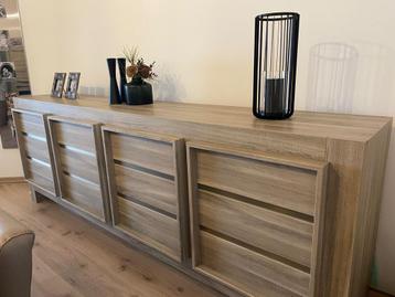 Dressoir +barkast+eettafel+6stoelen beschikbaar voor biedingen