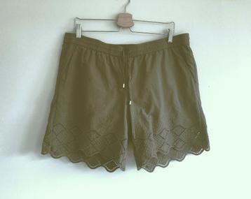 Body Flirt short – Maat 44, volledig gevoerd beschikbaar voor biedingen