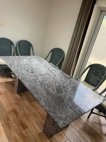 Table à manger entièrement en granit, 150 à 200 cm, Cinq personnes ou plus, Comme neuf, Enlèvement