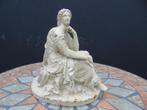 statue d une élégante femme en fonte pat blanc rouillé, Jardin & Terrasse, Comme neuf, Autres types, Enlèvement ou Envoi, Métal