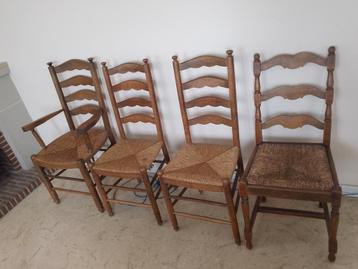 Ensemble de 4 chaises en chêne beschikbaar voor biedingen