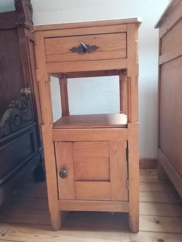 Nachtkast antiek massief hout  beschikbaar voor biedingen