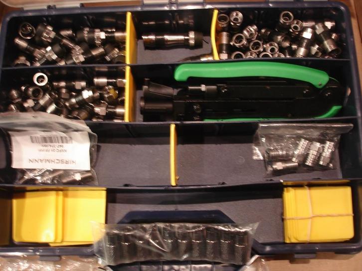 Hirschmann Complete connectorkoffer, Doe-het-zelf en Bouw, Elektriciteit en Kabels, Zo goed als nieuw, Overige typen, Ophalen