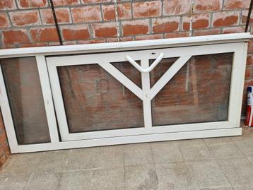 speelgoedpvc voordeur met glas en kader beschikbaar voor biedingen