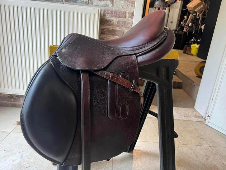GBS springzadel, Dieren en Toebehoren, Paarden en Pony's | Zadels, Zo goed als nieuw, Ophalen