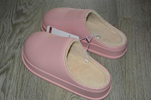 Warme waterproof pantoffels nieuw, Kleding | Dames, Schoenen, Nieuw, Overige typen, Roze, Ophalen of Verzenden