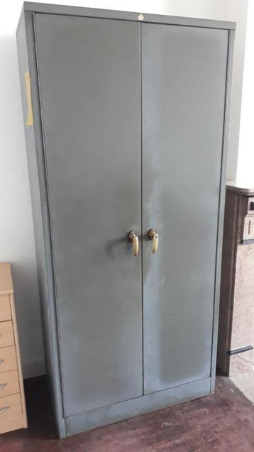 Armoire métallique de bureau vintage (années 70-80)  beschikbaar voor biedingen