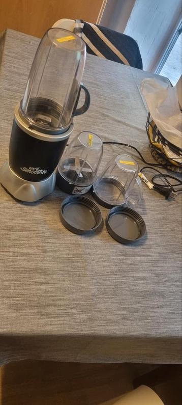 Blender a smoothie + 3 gobelets divers dimensions, Enlèvement, Neuf