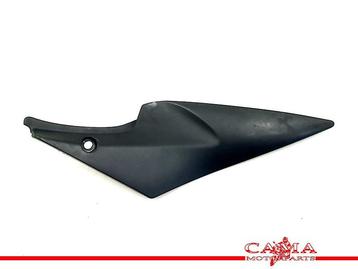 CADRE DE COUVERTURE CADRE DROIT Suzuki (47111-01H0), Utilisé